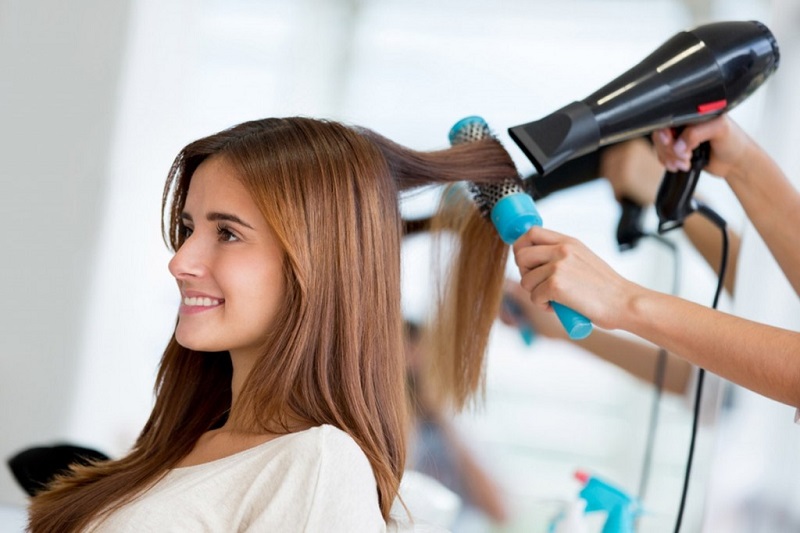 Kiat dan Trik DIY Perawatan Rambut dari Ahli Salon